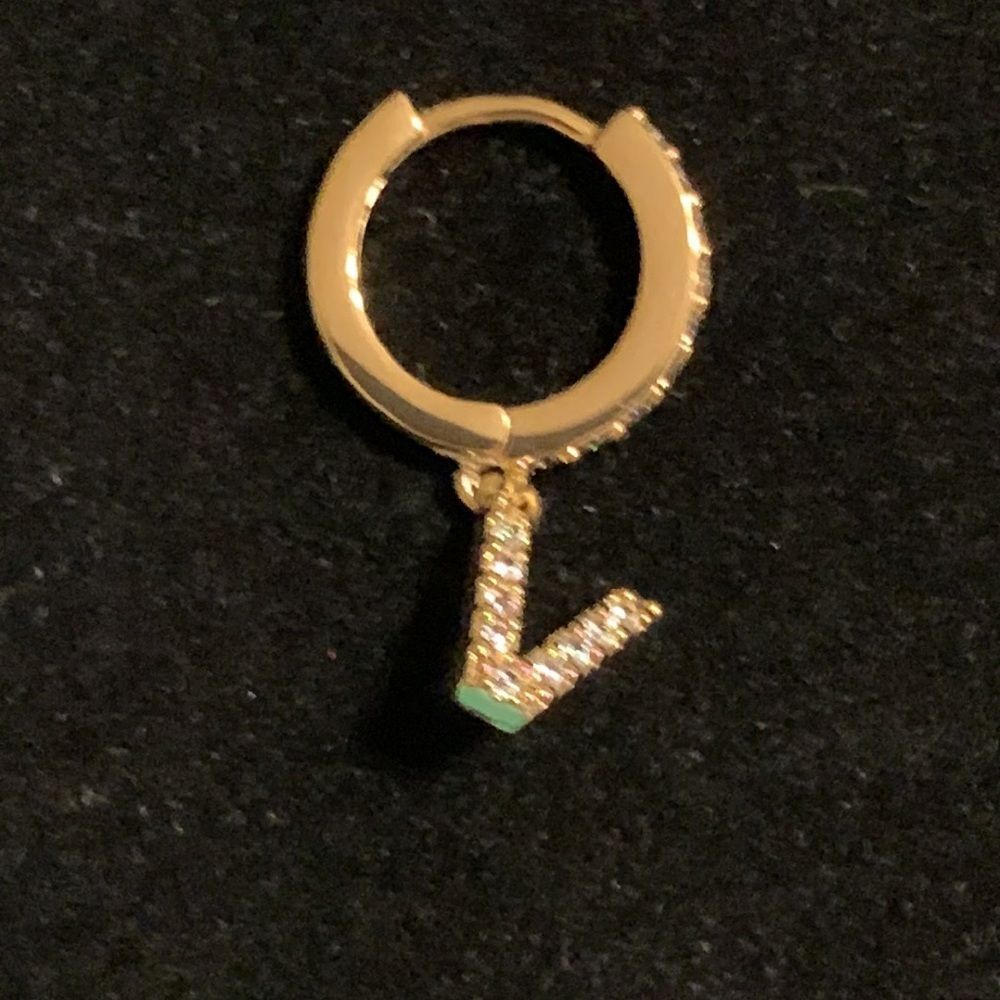 “V” initial goldtone pierced earrings new in gift box
